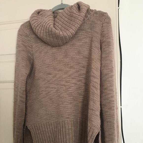H&M pink turtle neck sweater - Picture 3 of 3